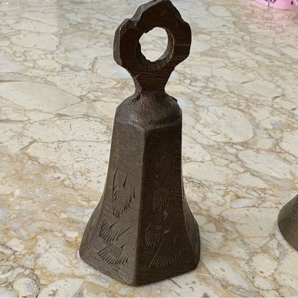2 VINTAGE BRASS Sarna of India BELLS - Picture 5 of 9
